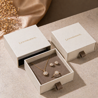 Boîte cadeau pour bijoux biodégradable Lionwrapack, emballage en papier recyclable FSC, logo personnalisé, boîte à estampage à chaud pour les marques de bijoux