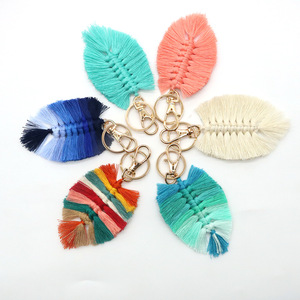 Nouveau fabriqué à la main tressé <span class=keywords><strong>plume</strong></span> glands <span class=keywords><strong>macramé</strong></span> <span class=keywords><strong>porte</strong></span>-clés avec alliage pour sac à dos sac à main portefeuille décor 13cm * 6cm pour les femmes - Product Image 1