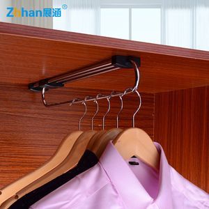 Barra para colgar ropa Zhan Han SH-480, de hierro con electrochapado, extensible y deslizante, para armario, uso doméstico. - Product Image 4