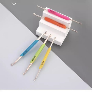 <span class=keywords><strong>Para</strong></span> <span class=keywords><strong>Amazon</strong></span>, juego de 5 piezas hecho a mano, herramientas de tejer de lana DIY, gancho de ganchillo doble de goma suave TPR, Kit de costura cuadrado Simple, todo plástico - Product Image 4
