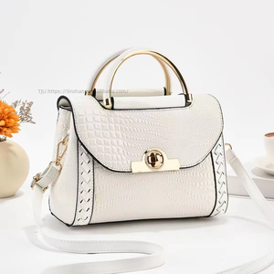 Newest Big Sizes High Quality Pu Leather Handbags Trendy Fashion Latest Luxury Designer Women's Messenger Bags - Product Image 3