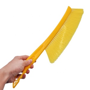 Cepillo de apicultura peludo de plástico suave, no daña las abejas - Product Image 2