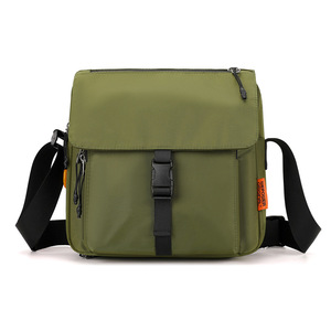 Sac bandoulière de loisirs en nylon imperméable, nouveau style fonctionnel pour couple, vente en gros - Product Image 1