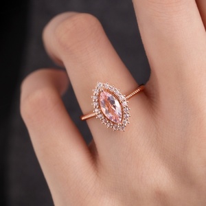 Anillo de Plata de Ley 925 Chapado en Oro Rosa con Halo de Morganita Talla Marquesa y Diamantes Naturales Alrededor, Anillo de Boda al por Mayor - Product Image 4