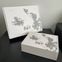 Boîte d'emballage pour vêtements personnalisée, double face, couleur, style INS, résistante aux déchirures, avec support pour logo personnalisé