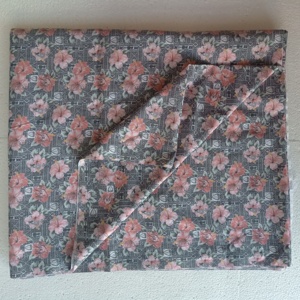 Tissu en coton imprimé sur mesure dans des conceptions de thème de paon idéales pour la revente par des créateurs de vêtements et des artistes textiles - Product Image 5