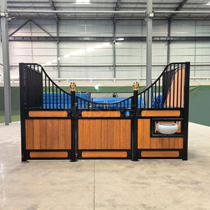 Étable à <span class=keywords><strong>chevaux</strong></span> préfabriquée portable de 10 pieds sur mesure avec toit en acier galvanisé, <span class=keywords><strong>abri</strong></span> extérieur pour bétail - Product Image 3