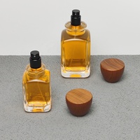 Flacons de parfum arabes de luxe au design carré unique, 50 ml et 100 ml, avec atomiseur à sertir et capuchon en bois, impression sérigraphique