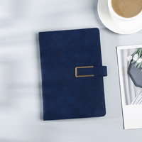 Luxuriöses minimalistisches A5-Büro-Notizbuch, personalisiertes Logo für den Einsatz bei Geschäftskonferenzen.