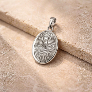 Collier pendentif personnalisé avec empreinte digitale 18x25mm en argent sterling 925, bijou commémoratif ovale gravé, breloque souvenir - Product Image 1