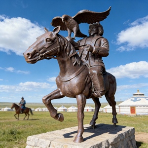 Sculpture d'art populaire mongol en cuivre représentant un fauconnier et un cheval, héritage nomade, patine bronze foncé, résistante à la corrosion, pour l'hôtellerie - Product Image 4