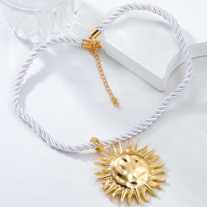 الأزياء والمجوهرات بالجملة رخيصة الصيف سبائك جديدة قلادة الشمس مبالغات المرأة البوهيمي عباد الشمس قلادة رمز القلائد - Product Image 3