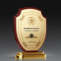 Plaque de médaille de bouclier créatif personnalisé autorisation feuille d'or métal avec imprimé UV nouvelle plaque de certificat en bois en stock