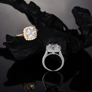 Nouveauté 2026 : Bague pour femme en argent sterling S925, avec pierre centrale taille coussin et moissanite pavée en halo, luxe léger - Product Image 3