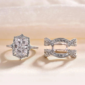 Set di anelli in due pezzi con zirconi quadrati scintillanti per donna, gioielli di lusso per anniversario di matrimonio - Product Image 1