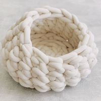 Lit pour chien et chat en fausse fourrure colorée de luxe, de petite taille, rembourré de coton, tissé à la main, style Ins, avec un toucher doux et moelleux