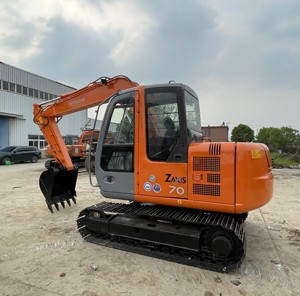 Excavatrice sur chenilles Hitachi ZX70 d'occasion, 7 tonnes, d'origine japonaise, mini-excavatrice ZX70 avec cabine climatisée en stock - Product Image 1