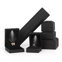 Boîtes à bijoux vides en cuir velours noir personnalisées avec lumière LED pour cadeaux de mariage Emballage de bijoux pour femmes en vrac
