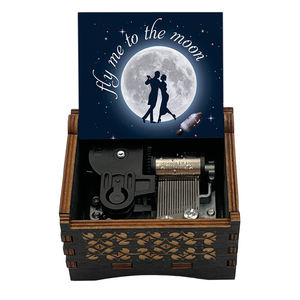 Manivela de mano Fly Me to the Moon caja de música, regalo para hija esposa novia marido novio manivela de mano caja Musical de madera - Product Image 1