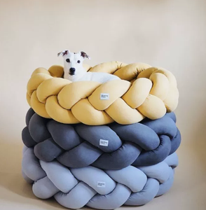 Cama Redonda Trenzada Rosa para Perro, Nido Suave para Mascotas, Desmontable y Lavable, Cama Moderna de Lujo para Cachorros para el Dormitorio - Product Image 1
