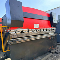Presse plieuse hydraulique CNC pour tôles métalliques, idéale pour la production d'armoires électriques