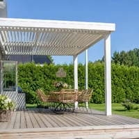 Pergola bioclimatique motorisée en aluminium, système de toit à lames orientables écologique et étanche, commande par application, stores latéraux à fermeture éclair, DDP disponible