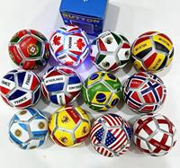 Fußball-Fidget-Schlüsselanhänger mit LED, Weltländerflaggen, Druckknopf-Stressabbau-Spielzeug, Mini-Fußball-Schlüsselanhänger im Großhandel