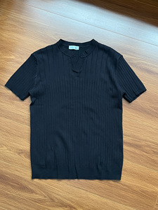 <span class=keywords><strong>Chemise</strong></span> <span class=keywords><strong>en</strong></span> tricot à col <span class=keywords><strong>en</strong></span> V, manches courtes, style Old Money, avec logo personnalisé |   Haut décontracté rayé <span class=keywords><strong>en</strong></span> <span class=keywords><strong>Lyocell</strong></span> pour <span class=keywords><strong>homme</strong></span>, collection Printemps-Été 2026 - Product Image 3