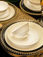Service de table en porcelaine fine de luxe, motif européen en maille dorée en relief, vaisselle en céramique haut de gamme pour la salle à manger domestique