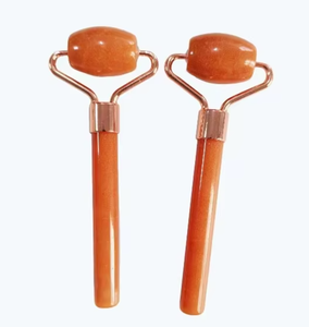 Rouleau de jade mini en aventurine rouge pour le soin des yeux, anti-gonflement et rafraîchissant - Product Image 1