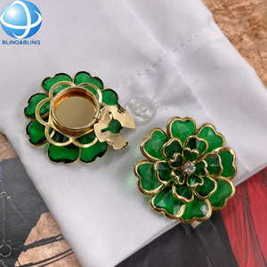 Cubiertas de <span class=keywords><strong>Botones</strong></span> de Hortensia con Pétalos de Resina Azul, Adornos para Camisas, Joyas Acrílicas con Flores, Cubierta de Botón Removible para Mujer - Product Image 3