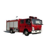Camion de pompiers Isuzu double cabine 4x2 avec réservoir d'eau de 3 mètres cubes et réservoir de mousse de 1 mètre cubes