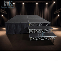 Scène modulaire Spider Riser avec jupes de scène et marches pour concerts
