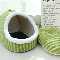 Coussin pour chien SUREWALHOME en peluche chaude rayée, lit pour animaux de compagnie en forme de pantoufle, lit apaisant pour animaux de compagnie avec coussin lavable, base antidérapante