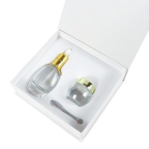 Nouvelle conception de boîtes cadeaux magnétiques en papier rigide blanc avec estampage à chaud en or recyclé de luxe - Product Image 4