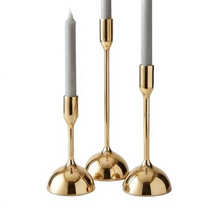 Porte-bougie moderne noir en forme de S avec coupelle en cuivre pour bougie conique, idéal pour la décoration intérieure - Product Image 4