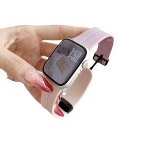 Correas de Reloj de Silicona con Hebilla Magnética Plegable, Aplicables a 38/40/41/42/44/45/46/49MM, para Hombres y Mujeres - Product Image 5
