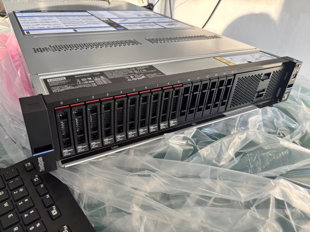 Hot Sale ThinkSystem SR650 V4 2U Rack Server NVMe SATA SAS Bays with Xeon GPU AI Deepseek for Computer System Storage and GPU