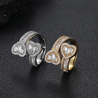 Bague en laiton avec zircons CZ taille baguette, double cœur, style 'Iced Out', ajustable