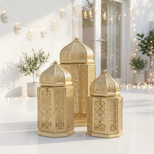 Fabricants de décorations du Ramadan, lanterne à bougie marocaine en métal doré en forme de mosquée, disponible en 3 tailles pour la maison et les événements - Product Image 1