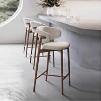 Chaise de bar en bois massif, chaise de salon moderne et simple avec dossier, chaise en tissu de designer nordique, tabouret haut à longues jambes