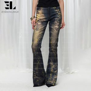 بنطلون جينز نسائي ضيق بتصميم مخصص من LARSUR، مطبوع بنقشة الفهد، مغطى بطبقة شمعية، بقصة واسعة من الأسفل، مع تمزقات وغسيل مميز - Product Image 5