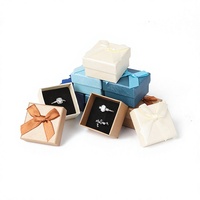 Boîte à bijoux carrée avec couvercle nœud papillon, motif uni, pour bagues et boucles d'oreilles, boîte de rangement pour alliances, coffret cadeau, emballage personnalisé pour bijoux