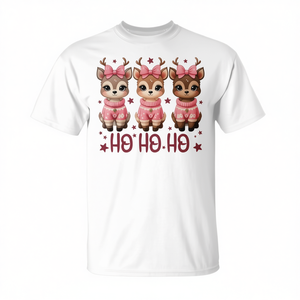Camiseta Rosa Femenina con Diseño Navideño Coqueto de Reno 'Ho Ho Ho' para Promociones Exclusivas - Product Image 2