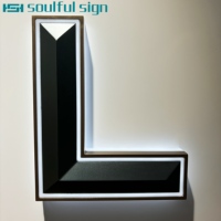 Logotipo retroiluminado de acero inoxidable 3D personalizado, letrero iluminado Led de superficie tallada curvada para logotipo comercial con diseño cóncavo especial