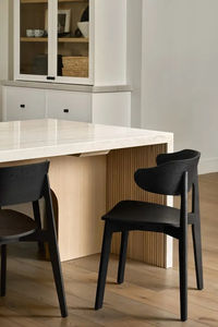 Cocina Minimalista de Roble Natural de Vermont, Madera de Dos Tonos, Manijas Blancas de Acero Inoxidable, Resistente a la Humedad, para Villas Residenciales de Alta Gama - Product Image 3