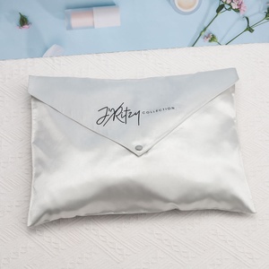 Özel Metal düğme kalın saten elbise saç uzatma ambalaj saklama çantası Logo baskılı lüks zarf ipek saten hediye toz torbası - Product Image 4