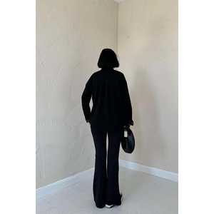 Chemise en daim noire à boutons pression pour femme, style minimaliste au quotidien, design simple, chemisier boutonné - Product Image 1