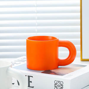 Mug en céramique avec logo Chubby Cup, 301-400 ml, impression numérique, durable, design minimaliste rond, pour usage général - Product Image 5