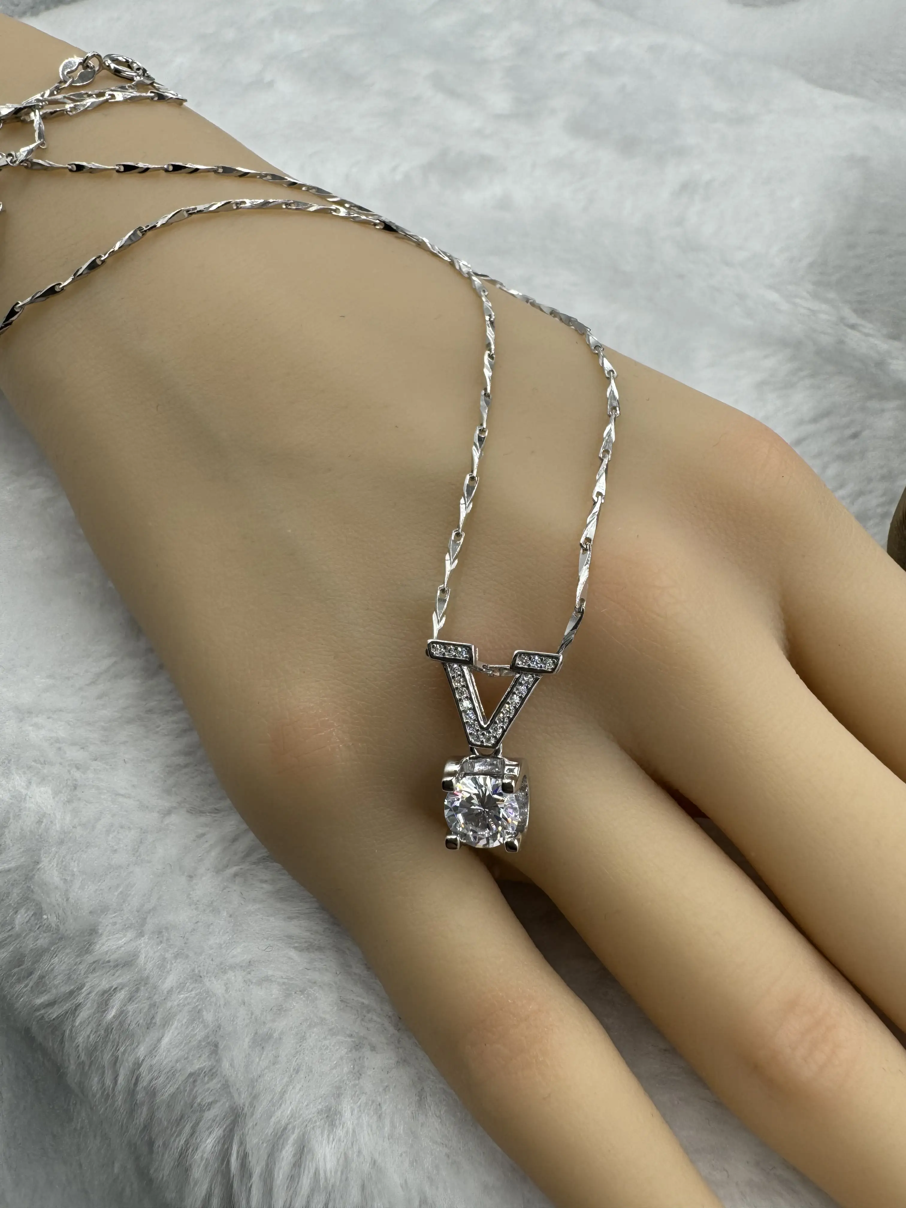 ジュエリー925スターリングシルバーレディースネックレスジルコンモアッサナイトダイヤモンド養殖ダイヤモンド絶妙な宝石ギフト